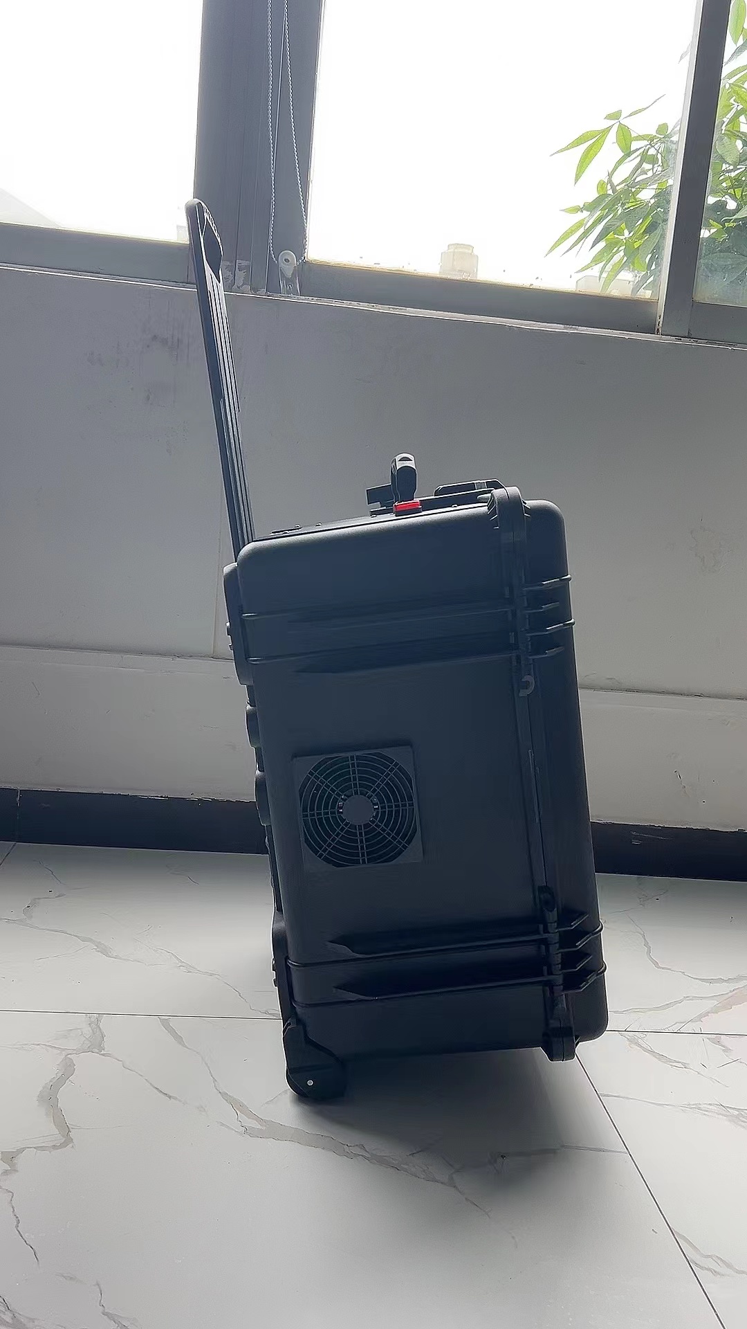 尼木手拉箱型移动通信干扰器